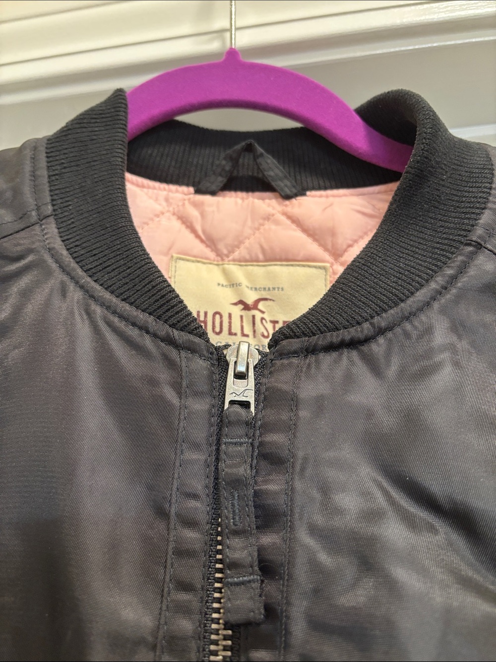 NWOT Hollister Black Bomber Jacket with Pink Lining - Picture 5 of 9